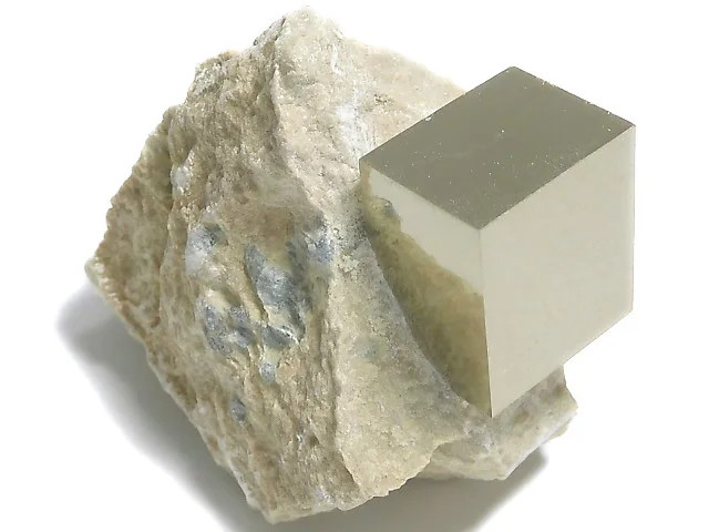 スペインで産出される完璧な立方体結晶のパイライト