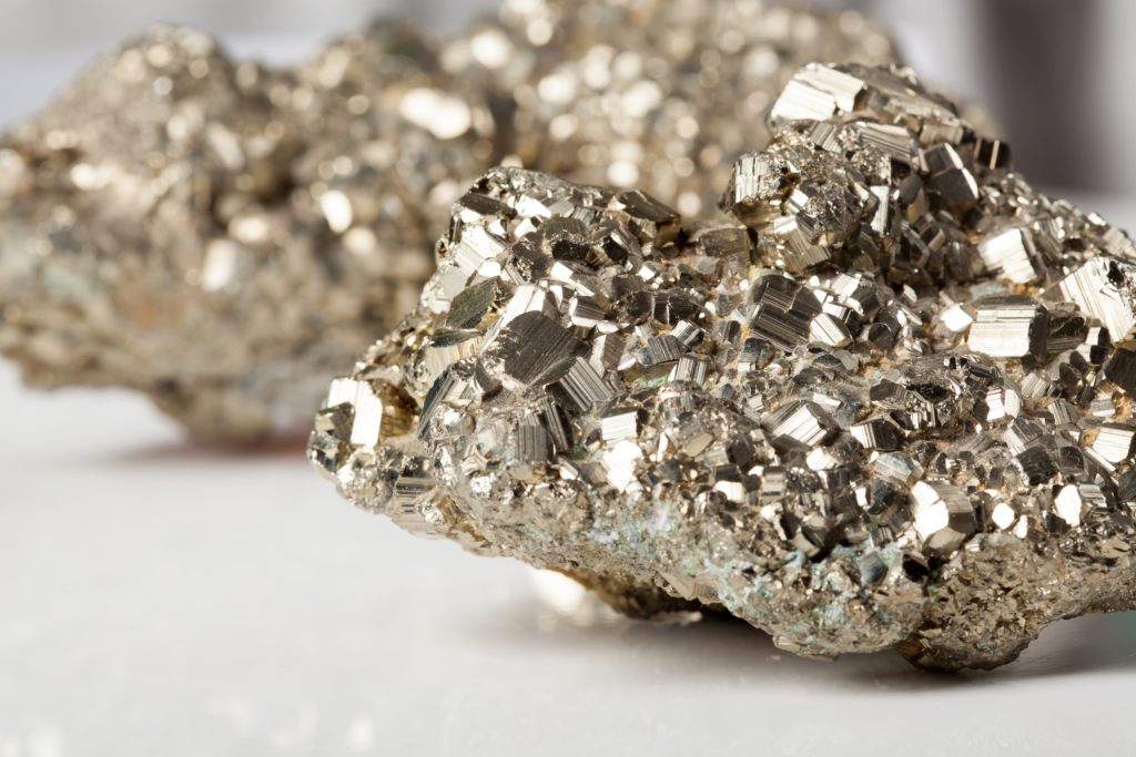 パイライトとはどんな天然石、鉱物なのか？その言い伝えを説明。